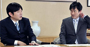 リーグ戦を展望する中小野田九段（左）と三村九段